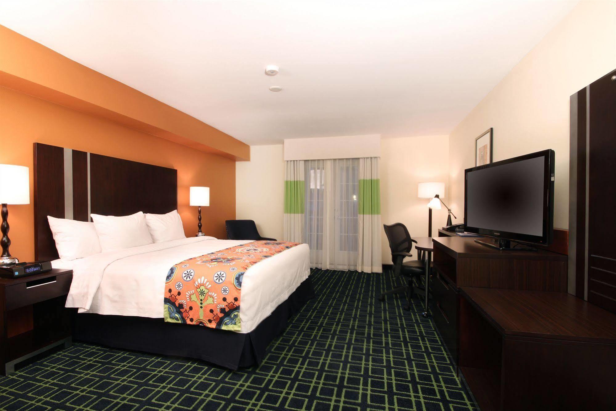 Fairfield Inn & Suites San Diego Old Town Экстерьер фото