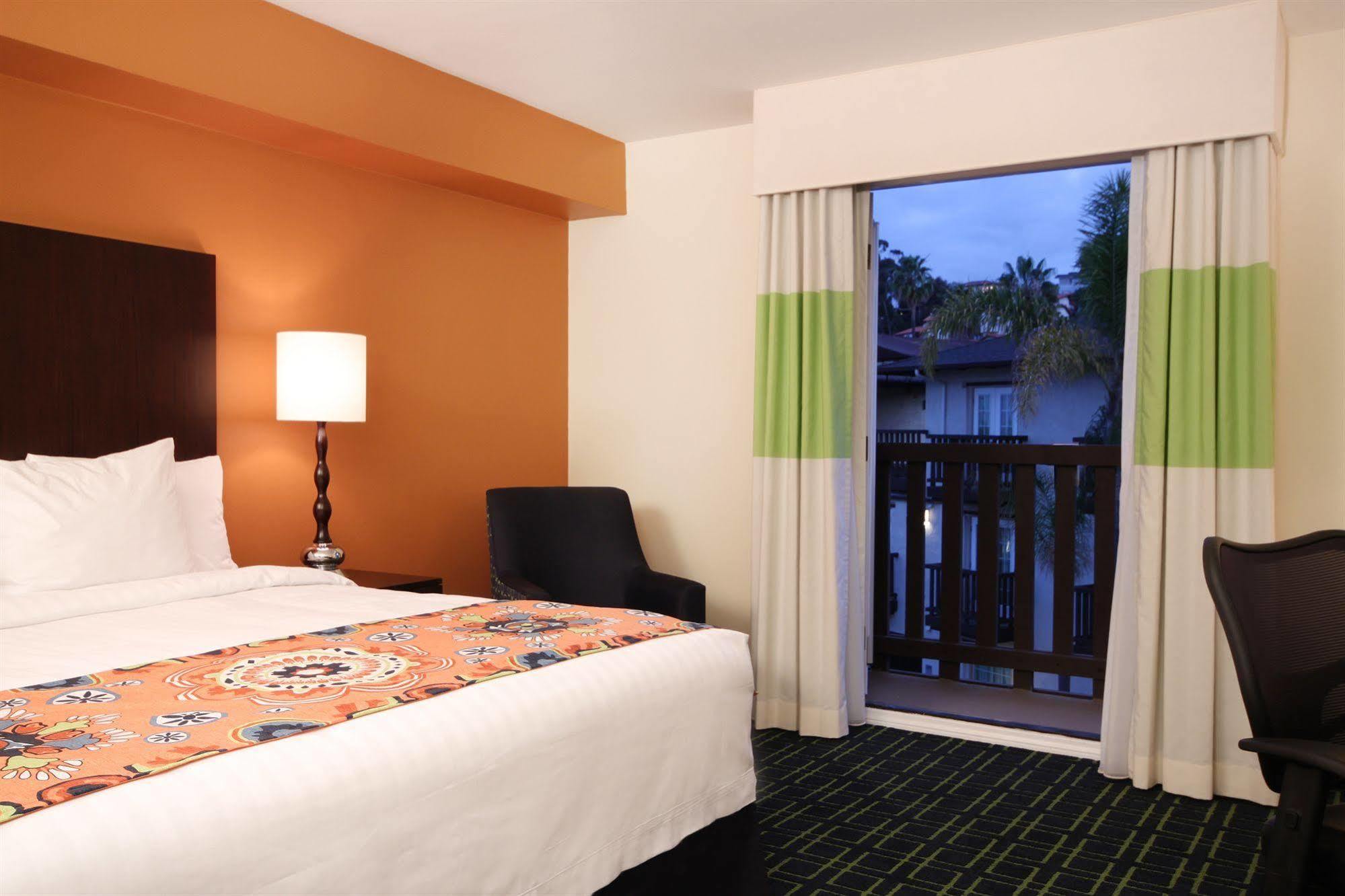 Fairfield Inn & Suites San Diego Old Town Экстерьер фото
